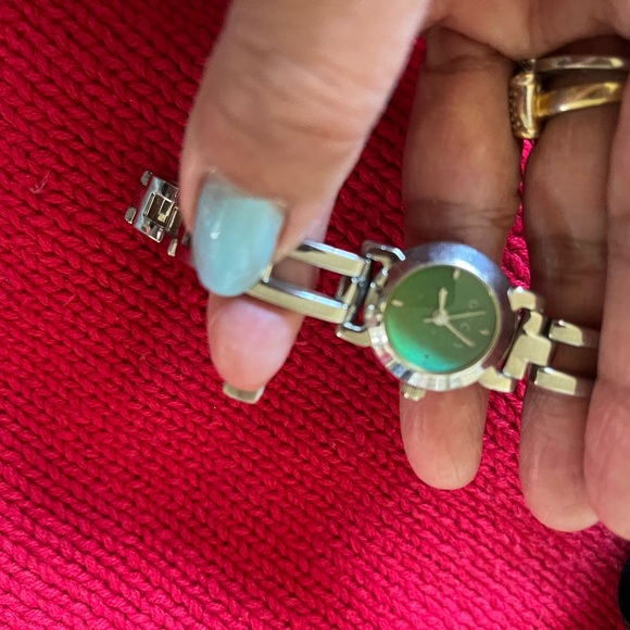 AUTHENTIC  RARE GUCCI changing face mood to green/blue, violet colors  watch🔥🔥 - Picture 7 of 10